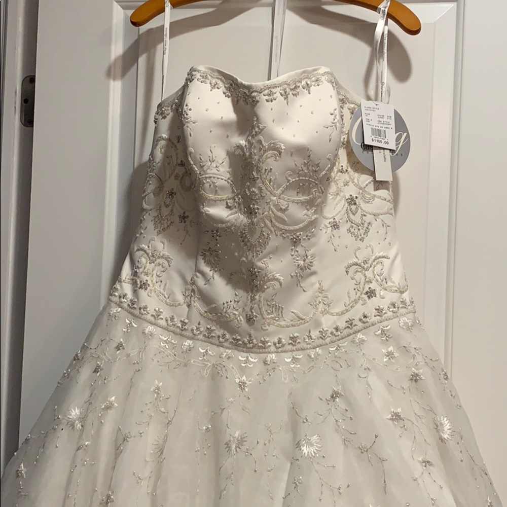 Wedding gown